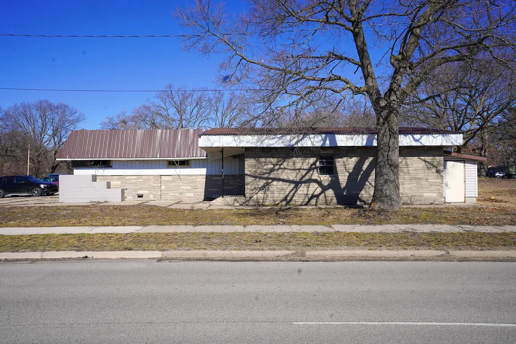 604 E Sherman Boulevard Muskegon Heights City MI 49444
