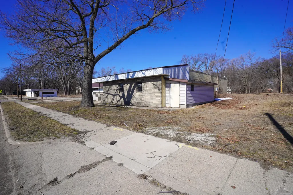 604 E Sherman Boulevard Muskegon Heights City MI 49444