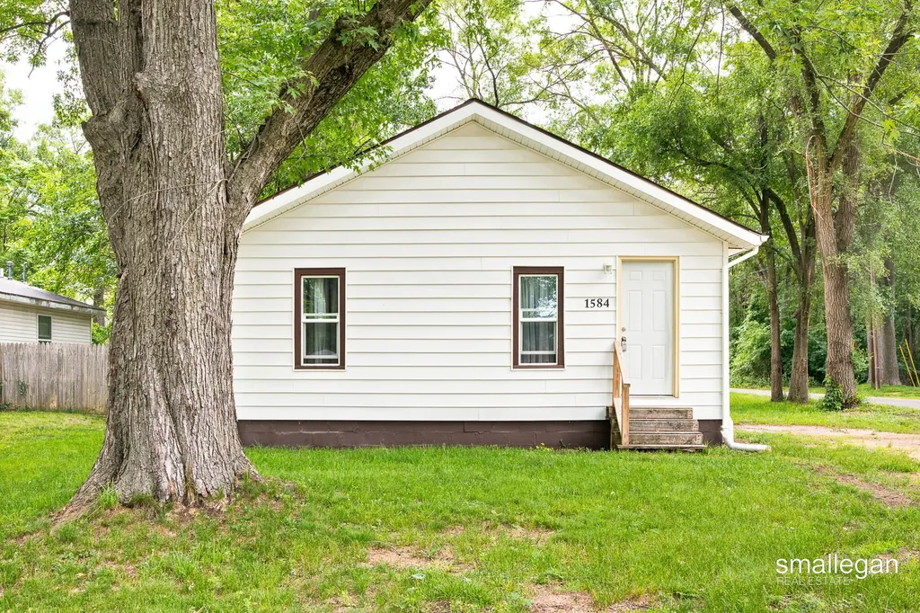 1584 Carlton Street Muskegon Charter Township MI 49442