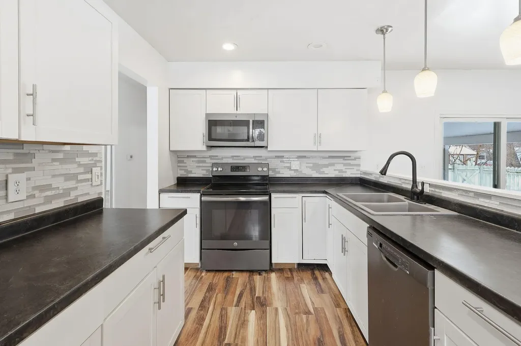 3924 Wedgewood Drive Lansing City MI 48911