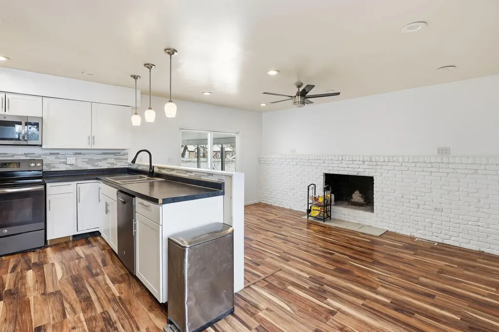3924 Wedgewood Drive Lansing City MI 48911