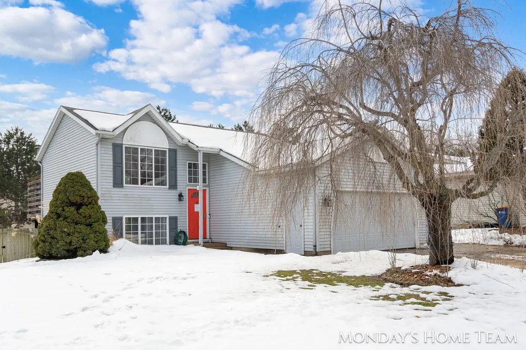 3334 Hazelnut Drive NW Grand Rapids City MI 49504