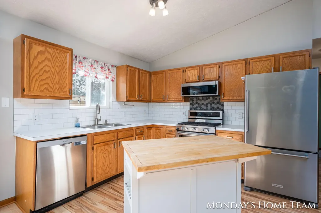 3334 Hazelnut Drive NW Grand Rapids City MI 49504