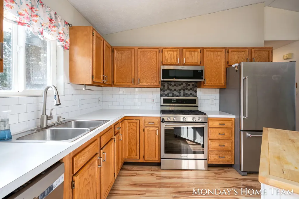 3334 Hazelnut Drive NW Grand Rapids City MI 49504