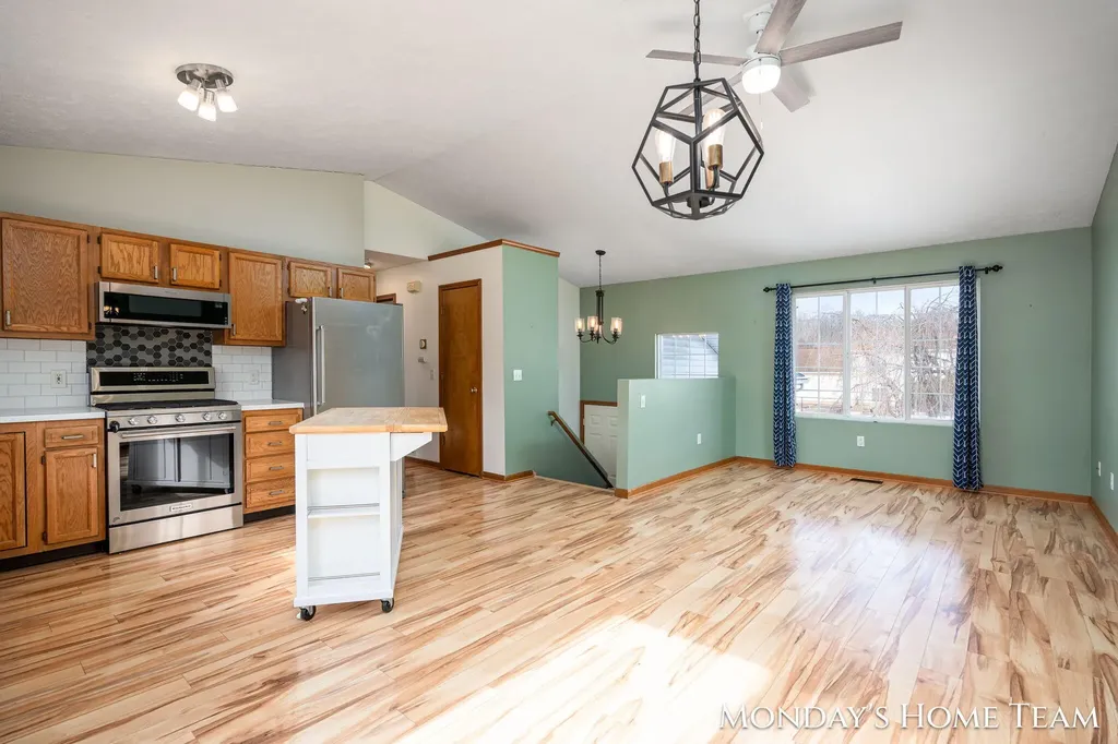 3334 Hazelnut Drive NW Grand Rapids City MI 49504