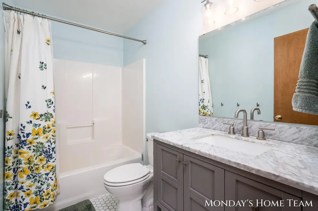 3334 Hazelnut Drive NW Grand Rapids City MI 49504