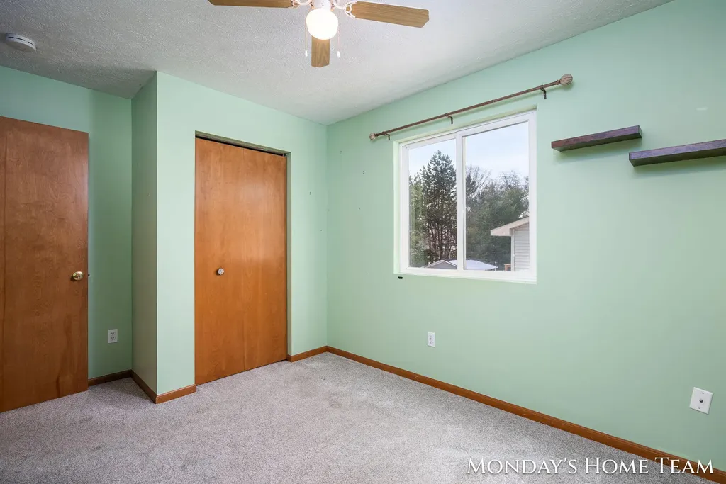 3334 Hazelnut Drive NW Grand Rapids City MI 49504