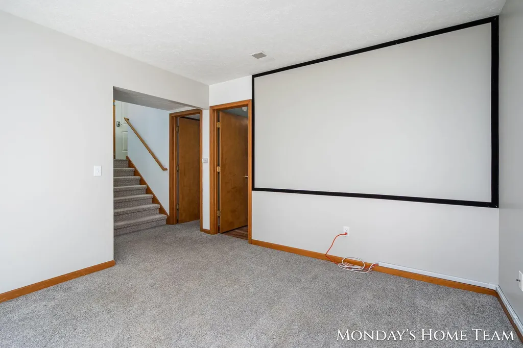 3334 Hazelnut Drive NW Grand Rapids City MI 49504