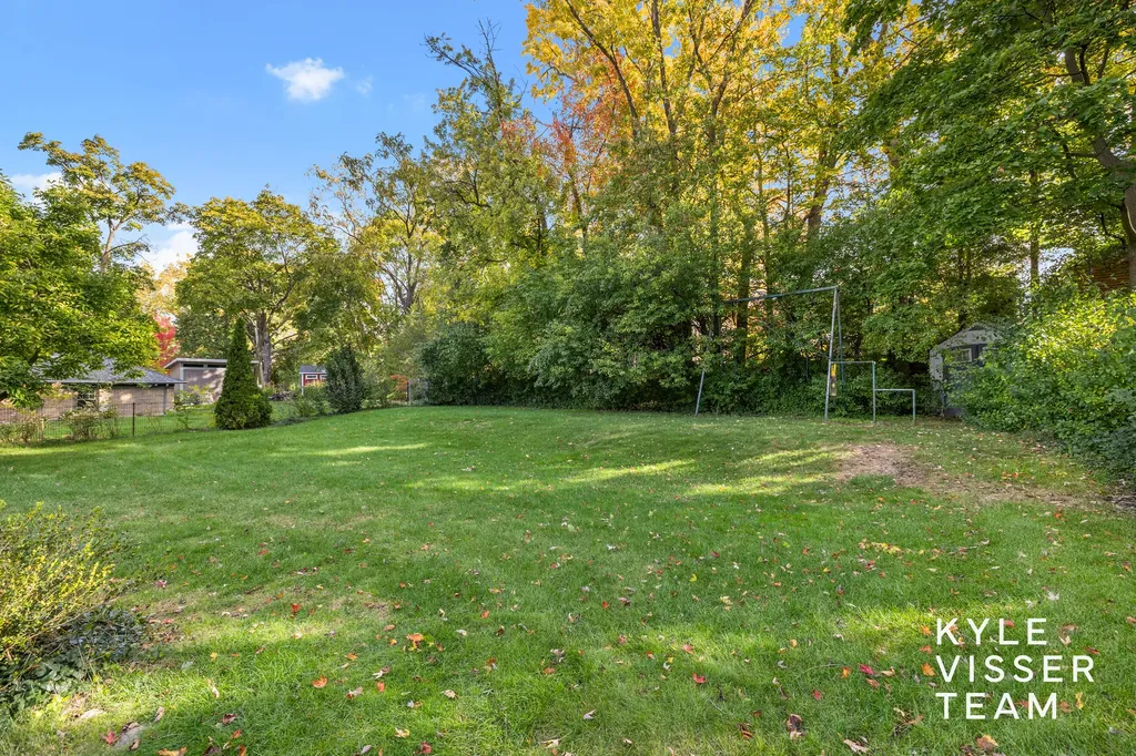 508 Cambridge Boulevard SE East Grand Rapids City MI 49506