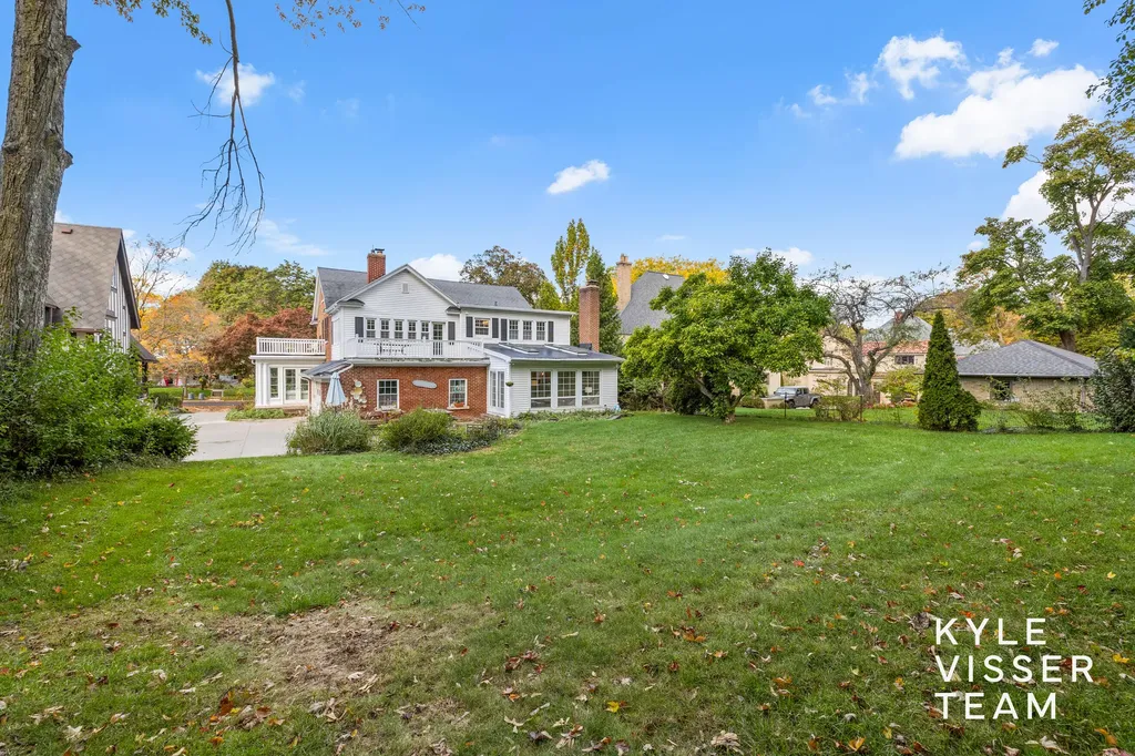 508 Cambridge Boulevard SE East Grand Rapids City MI 49506