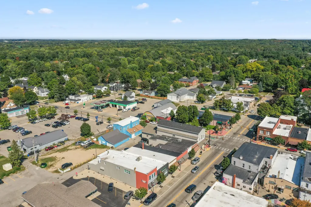 122 W Superior Street Wayland City MI 49348
