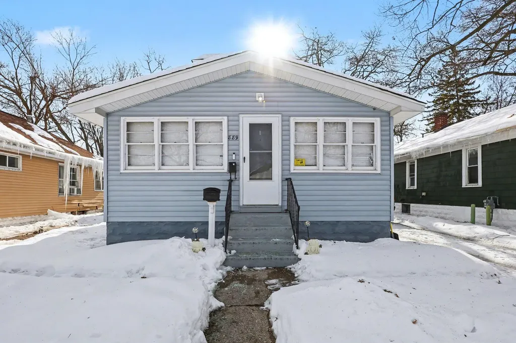 889 Fleming Avenue Muskegon City MI 49442
