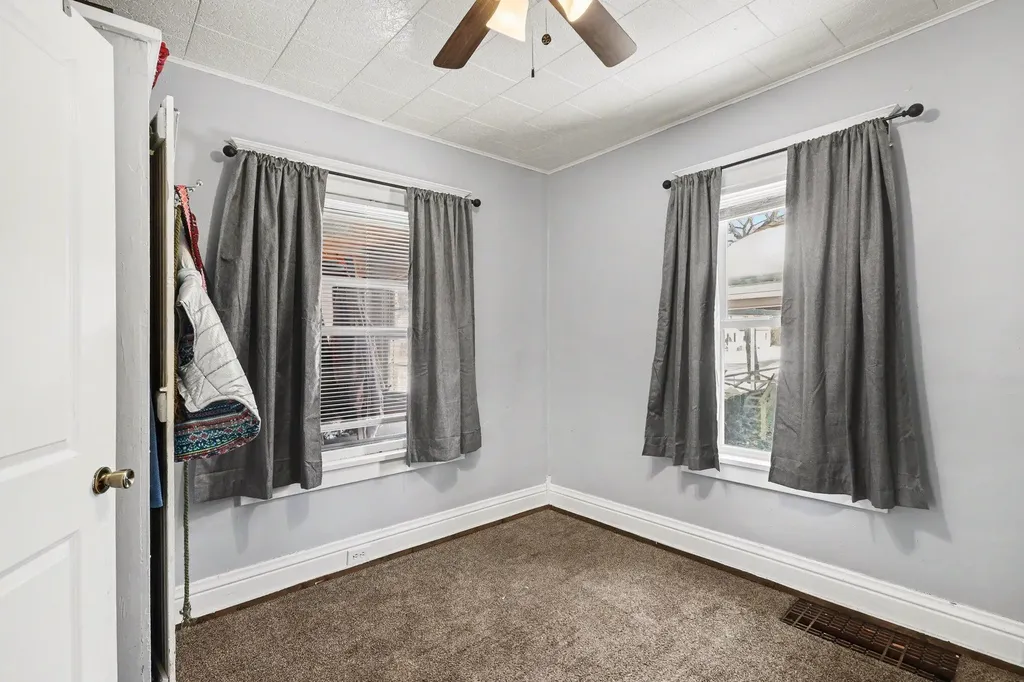 889 Fleming Avenue Muskegon City MI 49442