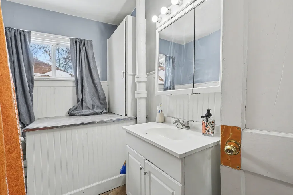 889 Fleming Avenue Muskegon City MI 49442