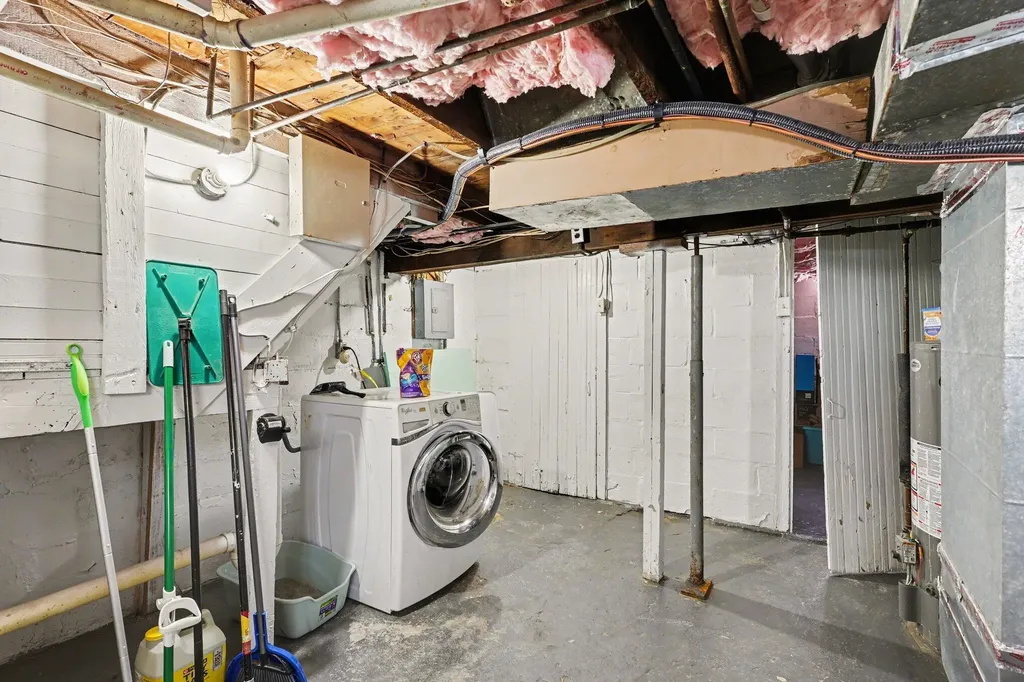 889 Fleming Avenue Muskegon City MI 49442