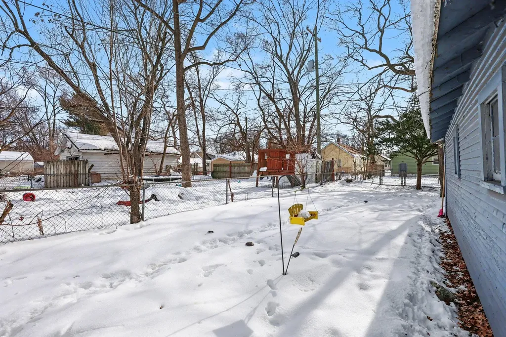 889 Fleming Avenue Muskegon City MI 49442