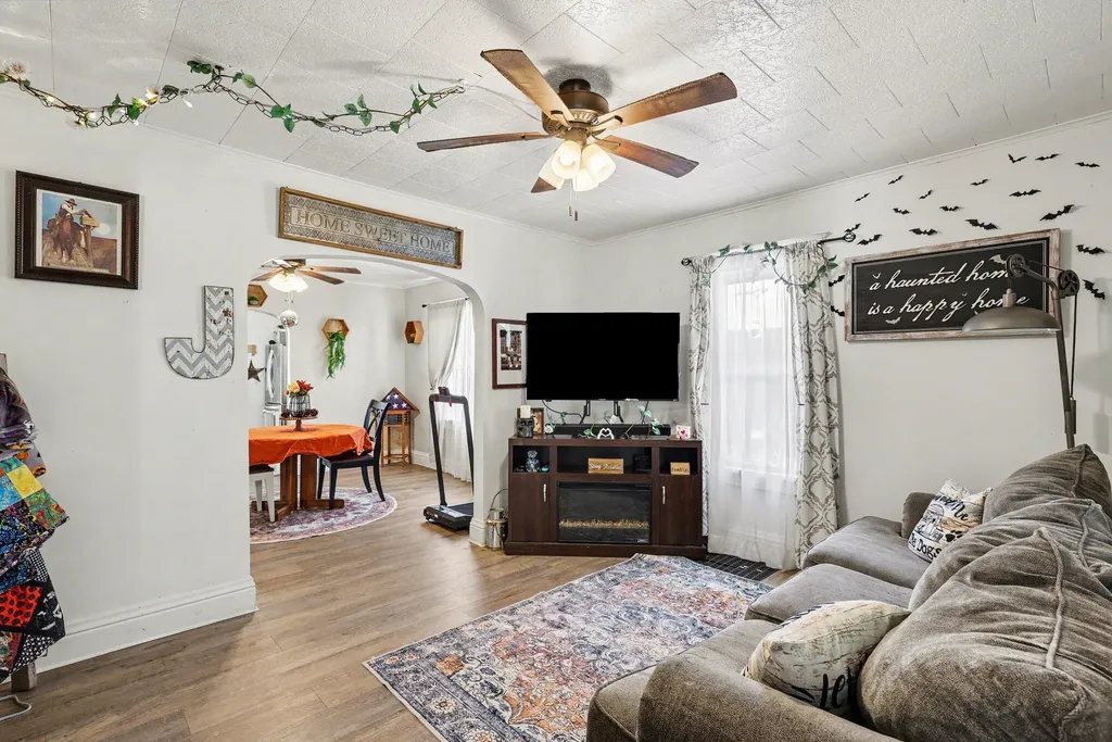 889 Fleming Avenue Muskegon City MI 49442