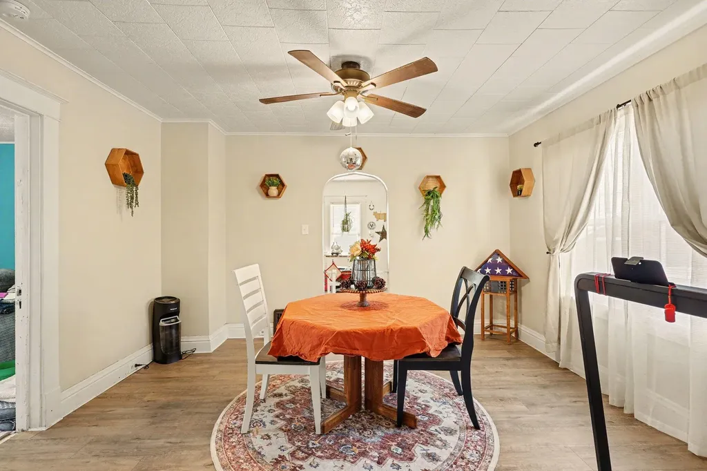 889 Fleming Avenue Muskegon City MI 49442