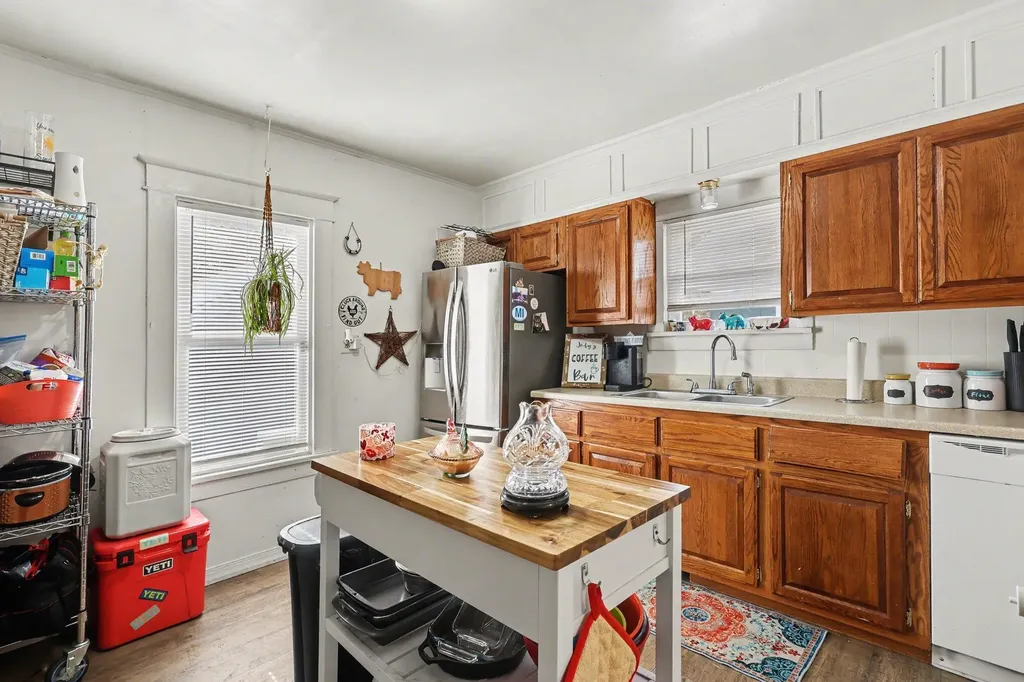 889 Fleming Avenue Muskegon City MI 49442