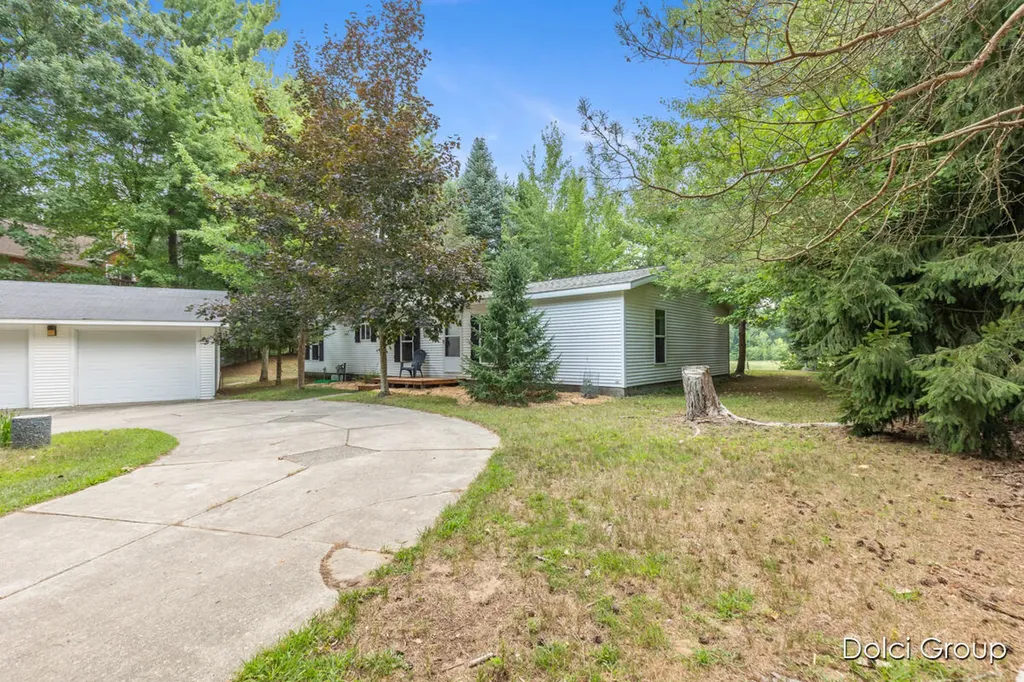 6830 E Carrigan Drive Croton Township MI 49337