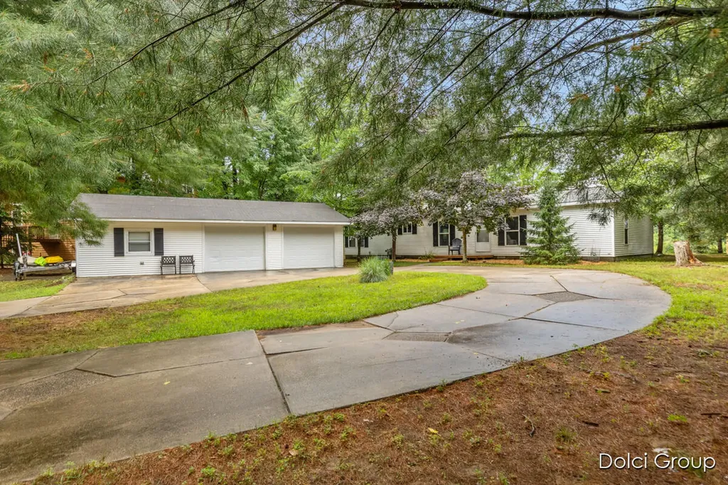 6830 E Carrigan Drive Croton Township MI 49337