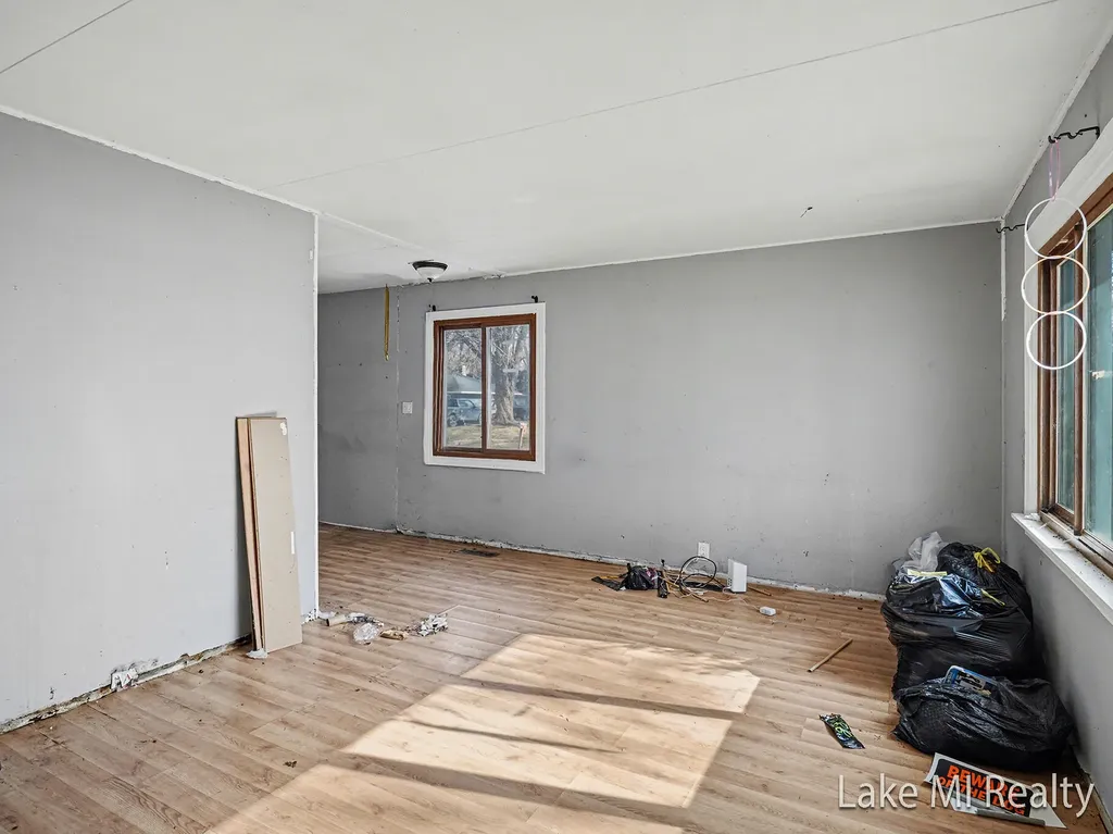 38 W Coolidge Avenue W Bedford Charter Township MI 49037