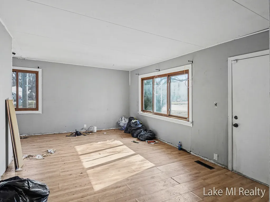 38 W Coolidge Avenue W Bedford Charter Township MI 49037