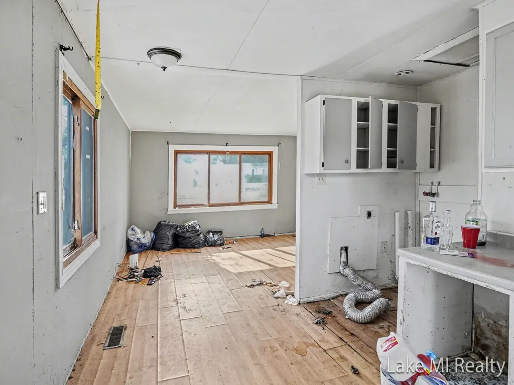 38 W Coolidge Avenue W Bedford Charter Township MI 49037