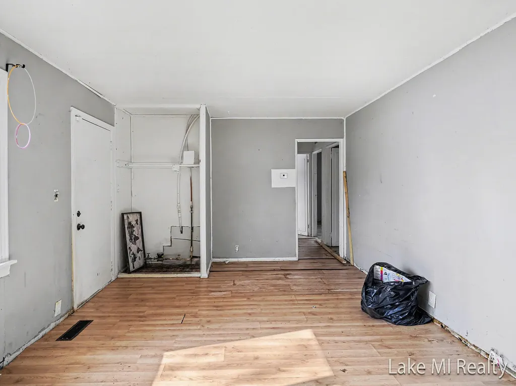 38 W Coolidge Avenue W Bedford Charter Township MI 49037