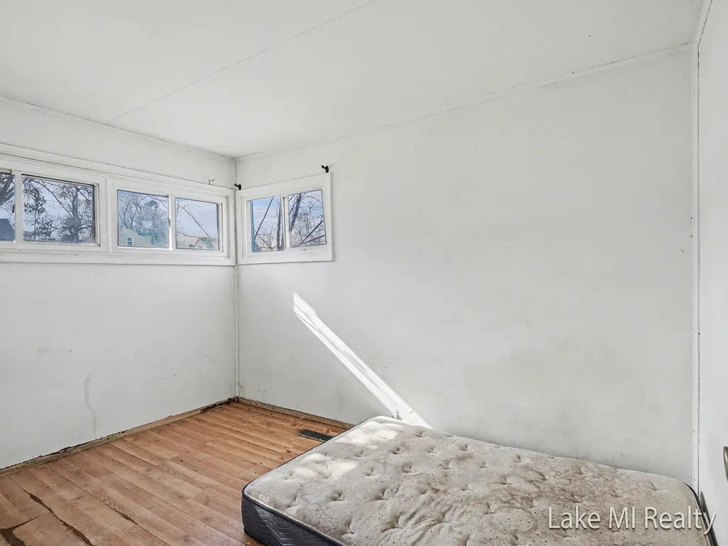 38 W Coolidge Avenue W Bedford Charter Township MI 49037