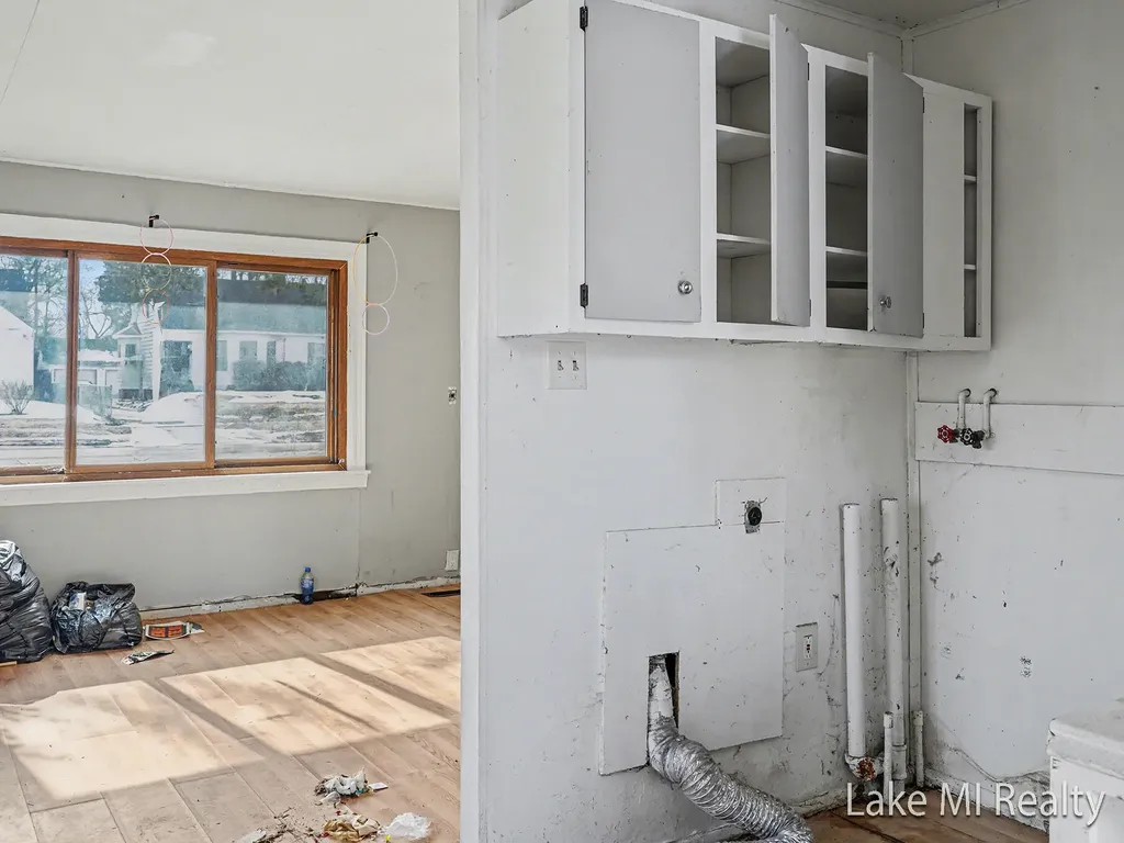 38 W Coolidge Avenue W Bedford Charter Township MI 49037