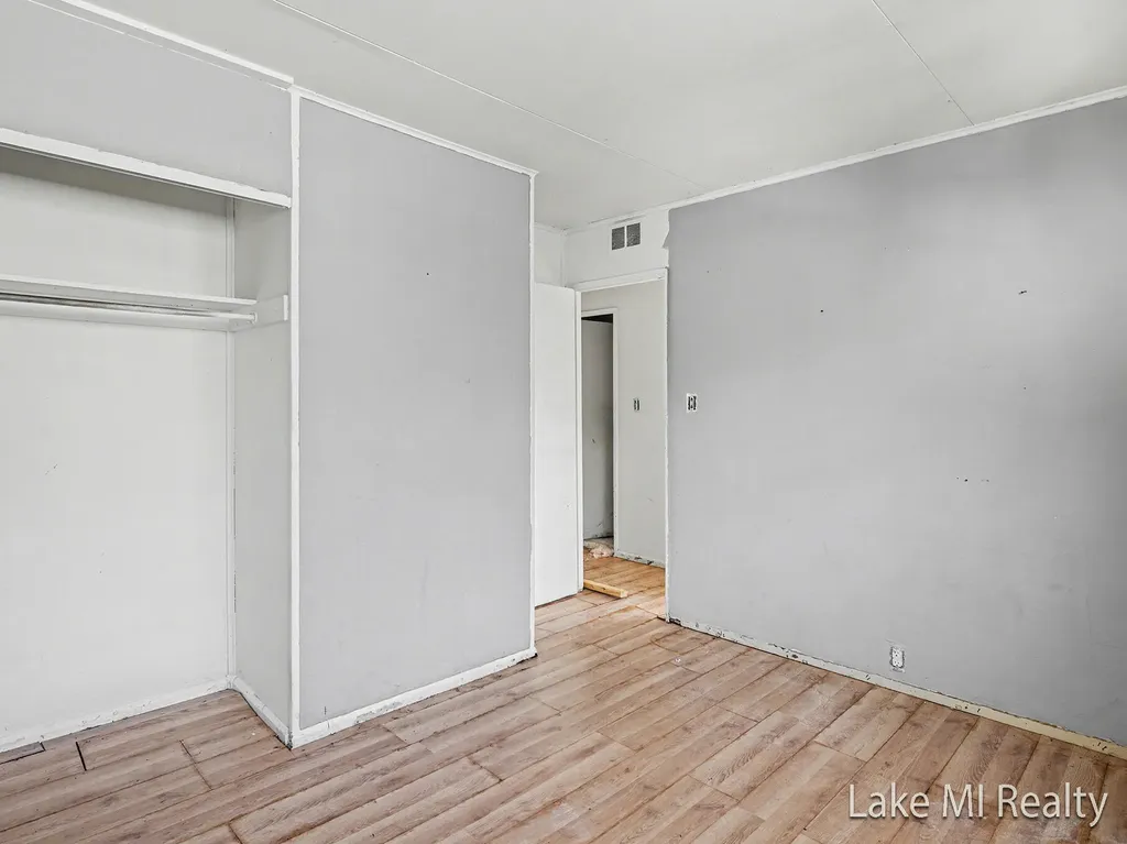 38 W Coolidge Avenue W Bedford Charter Township MI 49037