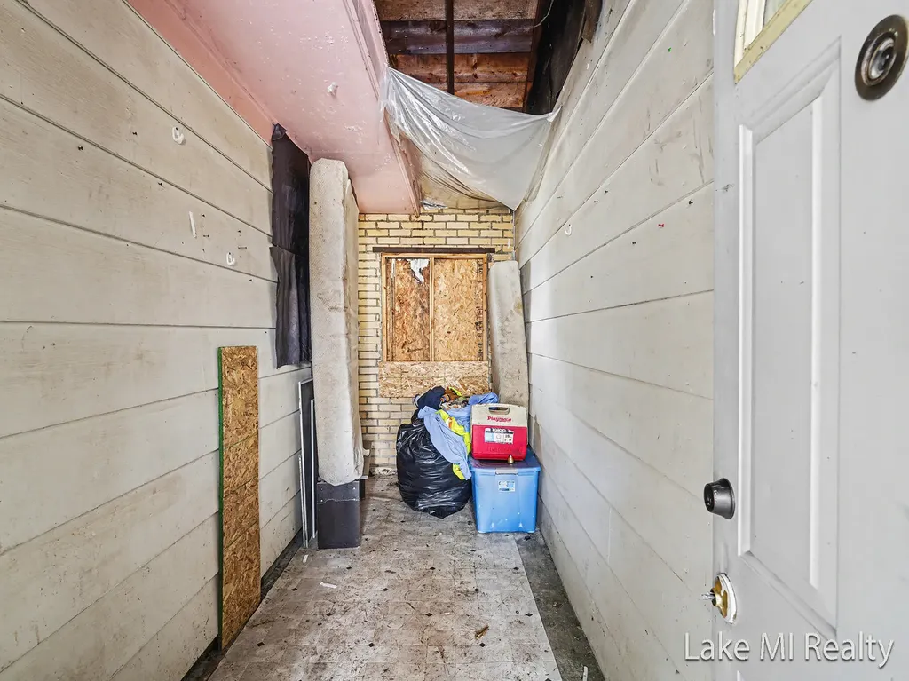 38 W Coolidge Avenue W Bedford Charter Township MI 49037
