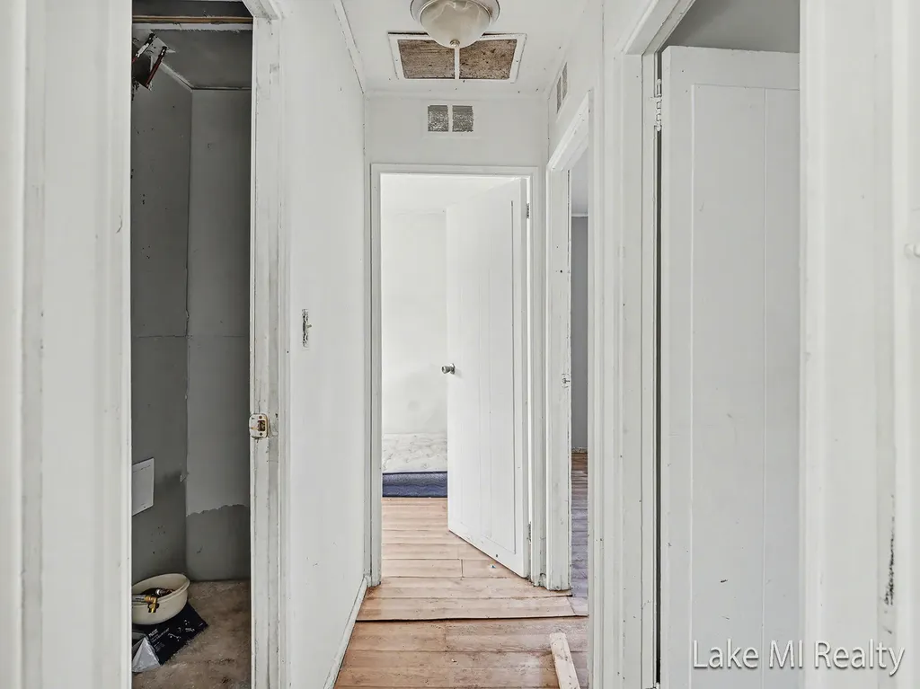 38 W Coolidge Avenue W Bedford Charter Township MI 49037