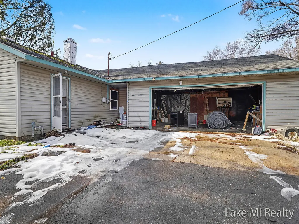 38 W Coolidge Avenue W Bedford Charter Township MI 49037