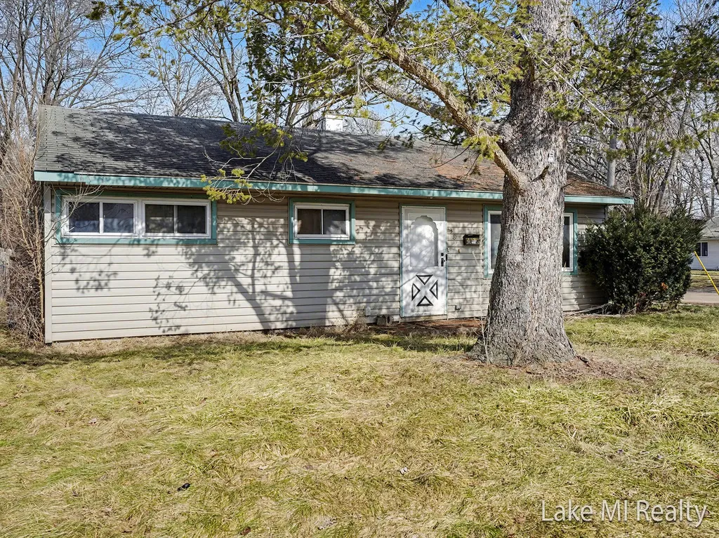 38 W Coolidge Avenue W Bedford Charter Township MI 49037