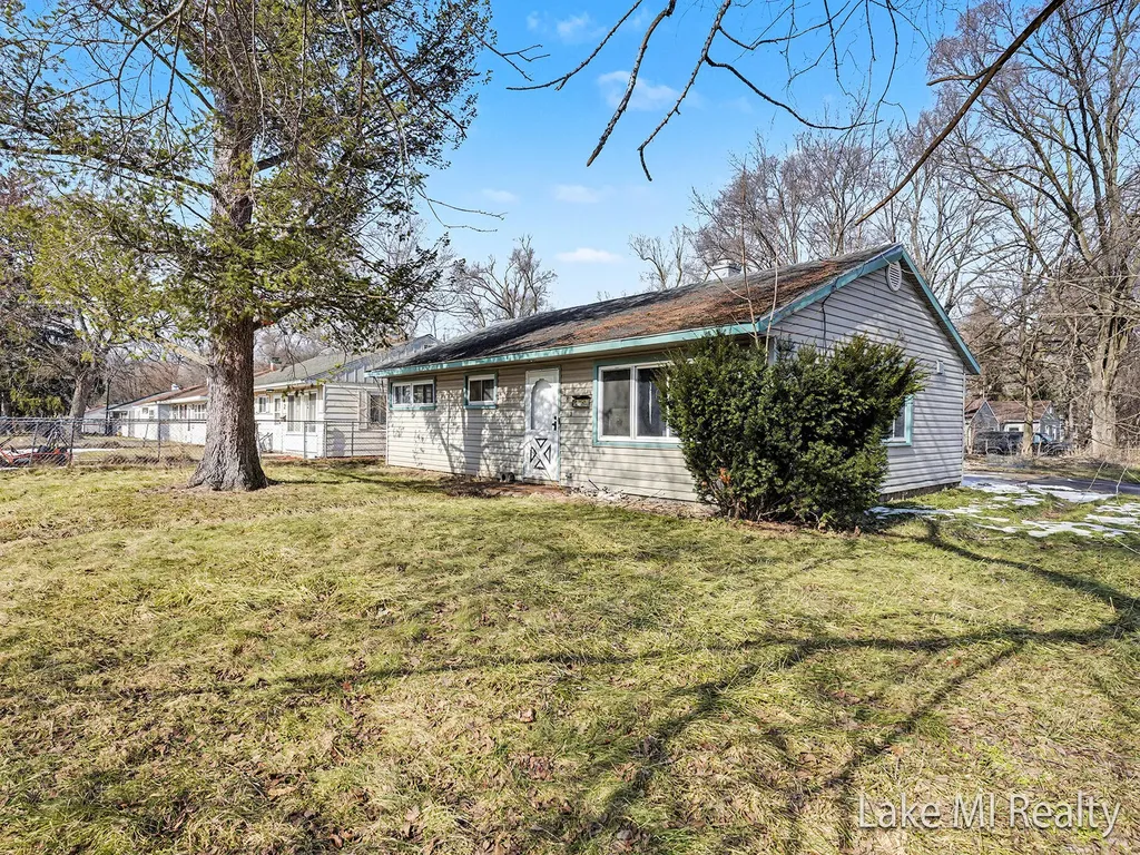 38 W Coolidge Avenue W Bedford Charter Township MI 49037