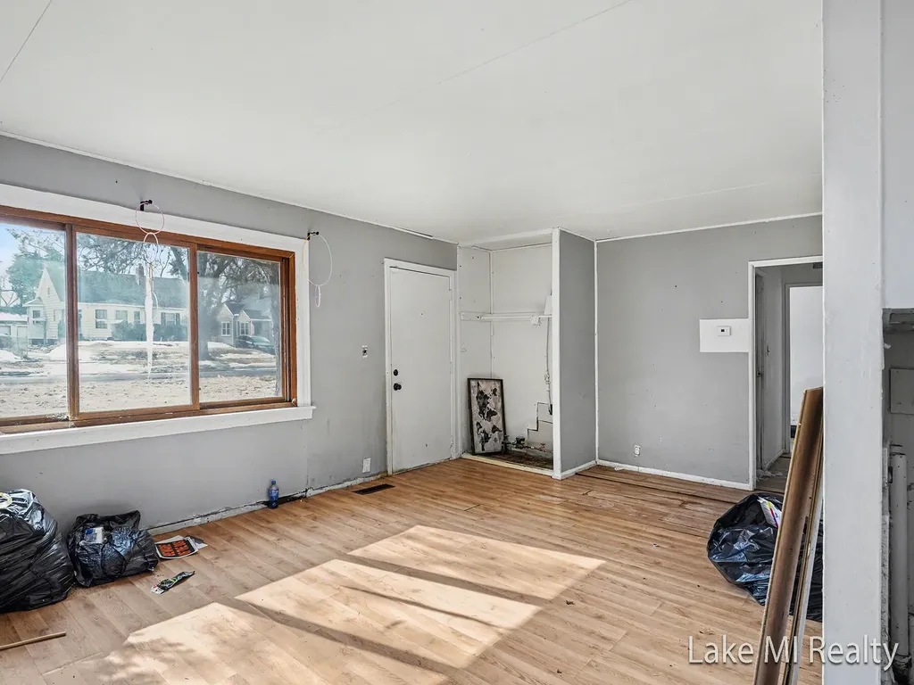38 W Coolidge Avenue W Bedford Charter Township MI 49037