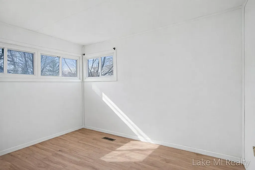 38 W Coolidge Avenue W Bedford Charter Township MI 49037