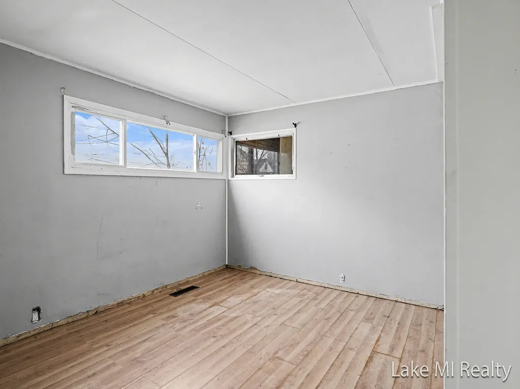 38 W Coolidge Avenue W Bedford Charter Township MI 49037