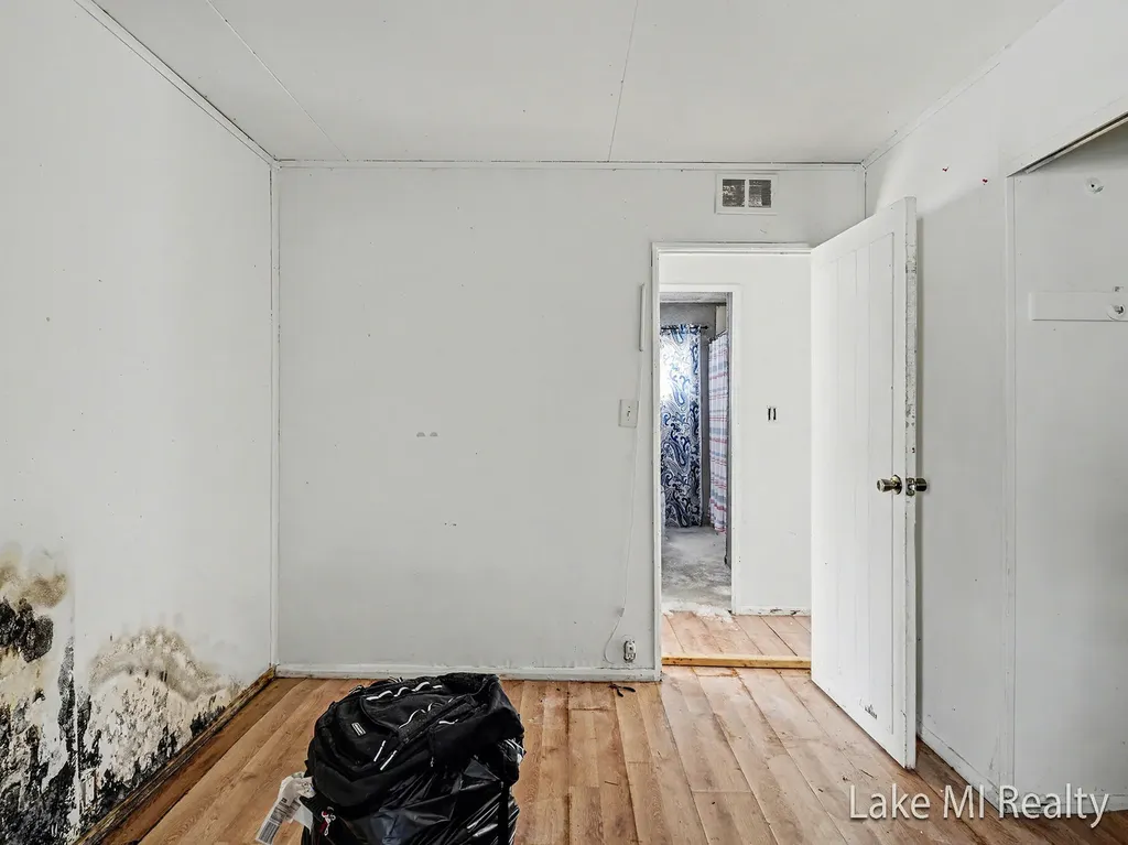 38 W Coolidge Avenue W Bedford Charter Township MI 49037