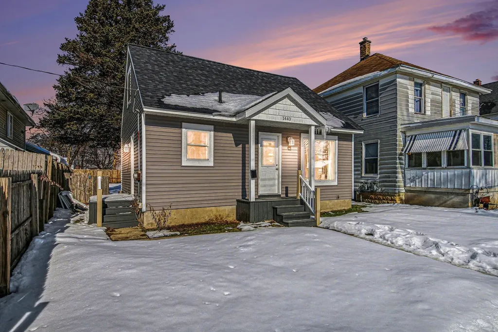 1443 Rathbone Street SW Wyoming City MI 49509