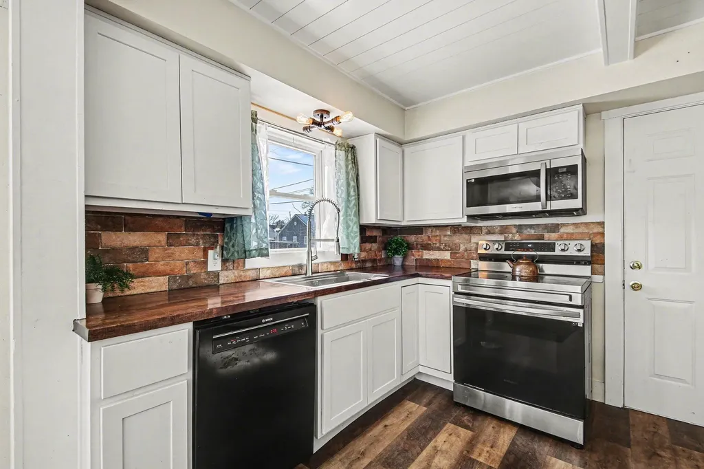1443 Rathbone Street SW Wyoming City MI 49509