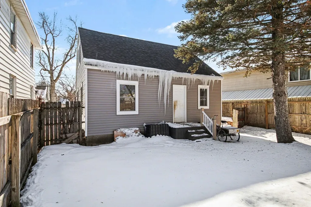 1443 Rathbone Street SW Wyoming City MI 49509
