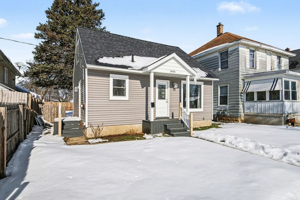 1443 Rathbone Street SW Wyoming City MI 49509