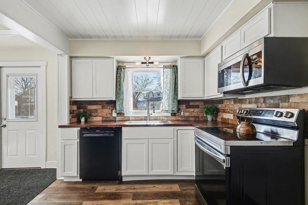 1443 Rathbone Street SW Wyoming City MI 49509