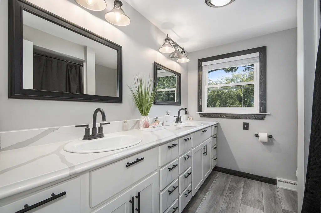 4085 Quainton Road Norton Shores City MI 49441