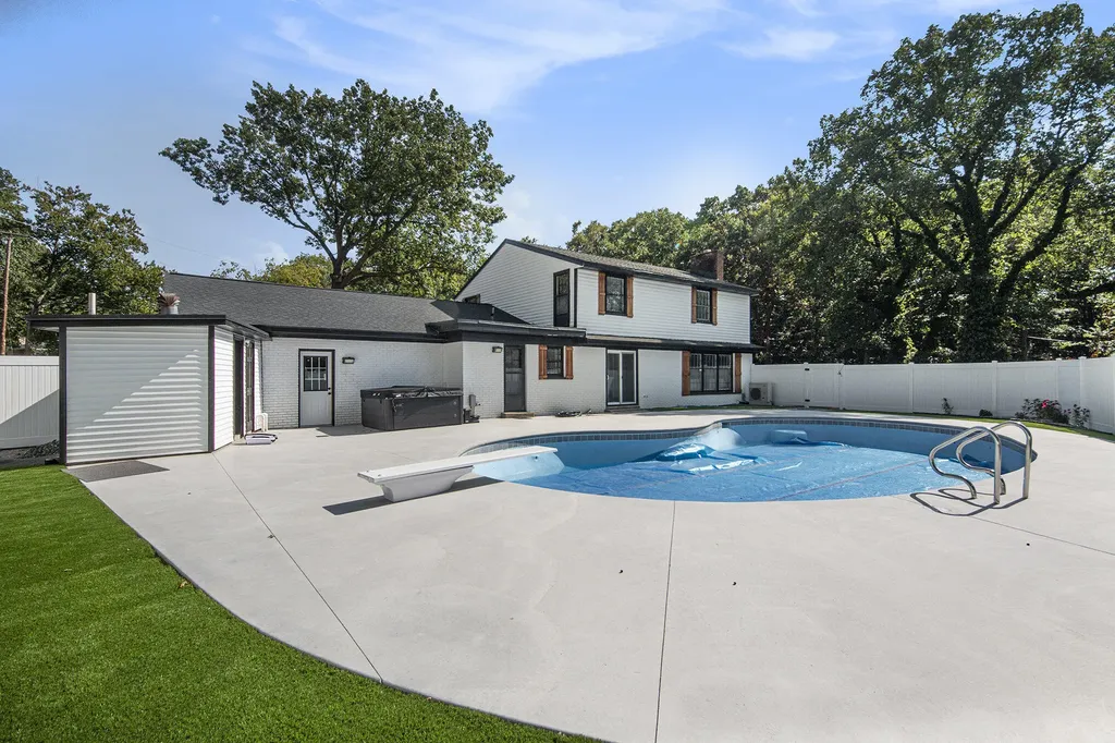 4085 Quainton Road Norton Shores City MI 49441