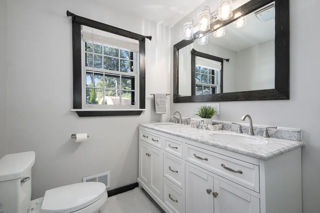 4085 Quainton Road Norton Shores City MI 49441
