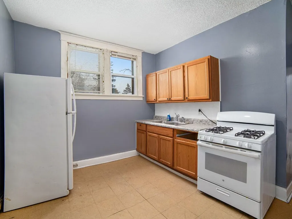 66 E Isabella Avenue Muskegon City MI 49442